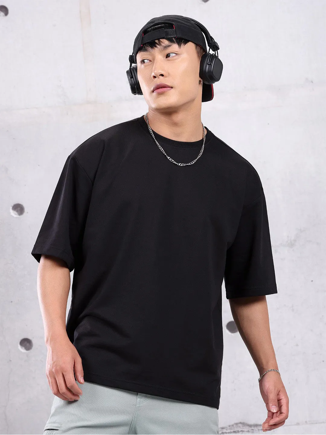 Lazychunks Black Oversize Solid Tshirt For Men.